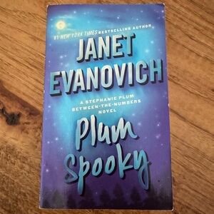 Plum Spooky by Janet Evanovich
